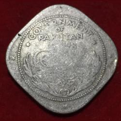 Alternative view of Pakistan 2 Annas (1948) Crescent opens to right Coin #L-109