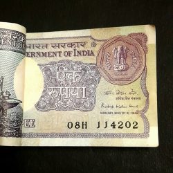 Alternative view of One Rs Old Pkt Gem Unc Condition Prarap Krishnan Kaul Finance Minister 114201