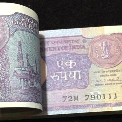 Alternative view of 1 Rupees 1992 Governer Mantek Singh Seriel packet