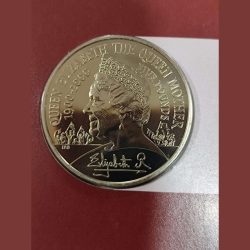 Alternative view of England proof set 5 pound Qween Elizabeth Qween mother 1900-2000 Royal mint ishu set