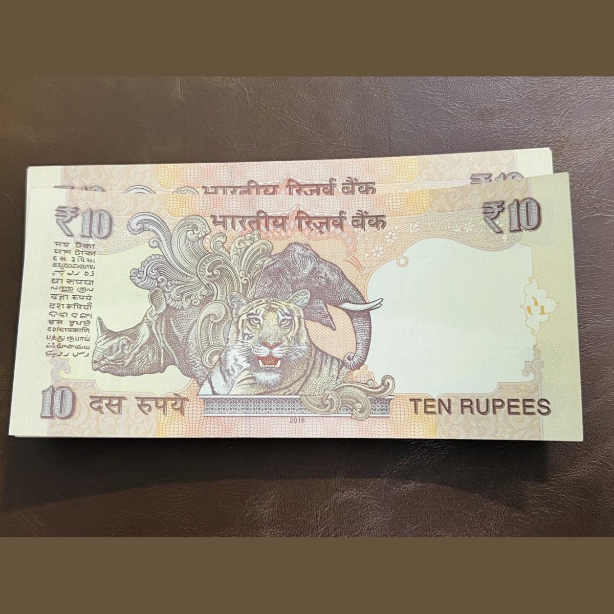 Extremely Rare prefix 10rs serial bundle 92W 786701 included 786786 with B inset. year 2016. Sku342 - Image 4