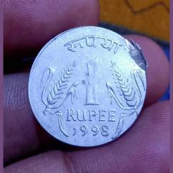 Alternative view of One Rupee Old Fss Corn 🌽 Theme Year 1998 WRONG PLANCHET Error Struck on 50 Paisa Fss Flan with Minor Edge Double Strikes **RARE** Used Condition.