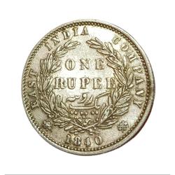 British India Silver Rupee Year 1840 "EIC" Queen DIVIDED LEGEND **V. SCARE** High Grade.