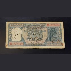 Hundred rupees DIMOND issue note very rare note big hundred rupees words DAM ISSUE. CONDITION