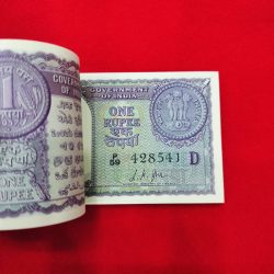 Alternative view of 1 Rupee bundle 1957 L.Kjha 5 Notes Missing Serial No. P59 428505- 428599
