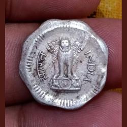 Alternative view of 2 Naye Paise Cu/Ni RUPAYAA KA PACHEESHWAA BHAAG Year 1962 "BROAD STRUCK SHIFTING" Error **EXTREMELY RARE** Collectable Grade.