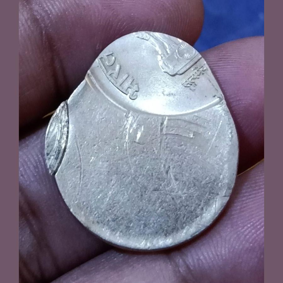 5 Rupees New Issue Ni/Brs Major VERTICAL OFF CENTER with DOUBLE STRIKE'S Errors in UNC Grade. - Image 2