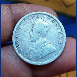 Alternative view of British India Silver 1/2 Rupee Year 1916 King GEORGE-V **VERY SCARE** Collectable Grade.