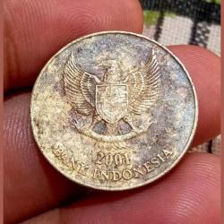 Alternative view of INDONESIA 500 RUPIAH Year 2001 **SCARE** Collectable Grade.