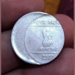 Alternative view of 5 Rupees Fss Year 2007 Wave 🌊 Issue Off Center Error **RARE in Series** Collectable Grade.
