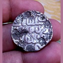 Alternative view of BENGAL SULTANATE Silver Tanka W=10.3 gms NUSRAT SHAH Mint- FATHABAD **SCARE** Collectable Grade.