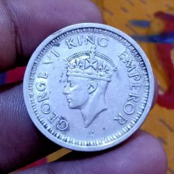 Alternative view of British India Silver Rupee Year 1944 King GEORGE-VI in Collectable Grade.
