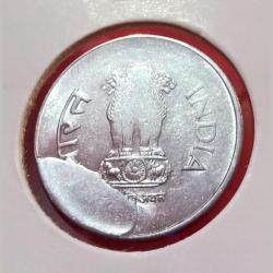 Alternative view of One Rupee Old Fss CORN 🌽 THEME Year 2003 Massive DIE CUD Or EXTRA METAL DEPOSIT Error in AUNC Grade.