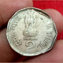 Alternative view of 2 Rupees Cu/Ni Year 1997 with Major INDENT Error in Collectable Grade.