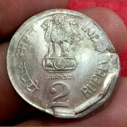 Alternative view of 2 Rupees Cu/Ni SHIFTING with MASSIVE INDENT Errors in AUNC Grade.