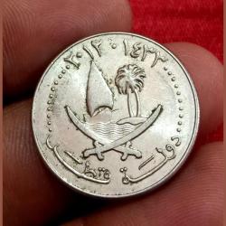 Alternative view of STATES OF QATAR Cu/Ni 50 DIRHAMS **VERY SCARE** High Collectable Grade.