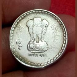 Alternative view of 5 Rupees Cu/Ni PARTIAL BROCKAGE/LAKHI Error in High Collectable Grade.