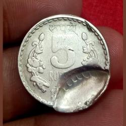 5 Rupees Cu/Ni PARTIAL BROCKAGE/LAKHI Error in High Collectable Grade.