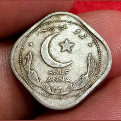 Alternative view of Pakistan Cu/Ni 1/2 ANNA 1951 with ROTATED PLANCHET Error in Collectable Grade.