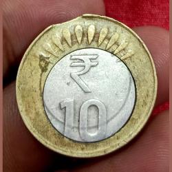 Alternative view of 10 Rupees 2016 MAJOR INNER DISC OFF CENTER with CURVE CLIP CUT Errors in Collectable Grade.