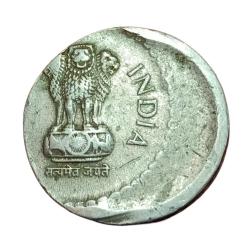 Alternative view of 5 Rupees Cu/Ni Year 1997 Bombay Mint OFF CENTER Error **SCARE** Collectable Grade.