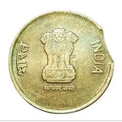 Alternative view of 5 Rupees Ni/Brs Year 2019 NOIDA Mint CURVE CLIP Error in Collectable Grade.