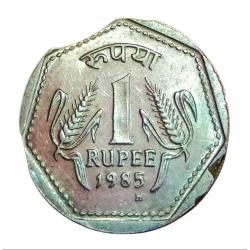 Alternative view of One Rupee Cu/Ni Year 1985 "H" FOREIGN HELTON Mint DOUBLE CLIP CUT Error **RARE** High Grade.