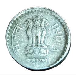 Alternative view of 5 Rupees Cu/Ni Year 2002 ELLIPTICAL OVAL SHAPED Error in Collectable Grade.
