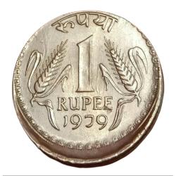 One Rupee Cu/Ni Dabbu Issue Year 1979 Vertical OFF CENTRE MINOR DIE CAP Error **RARE** High Grade.