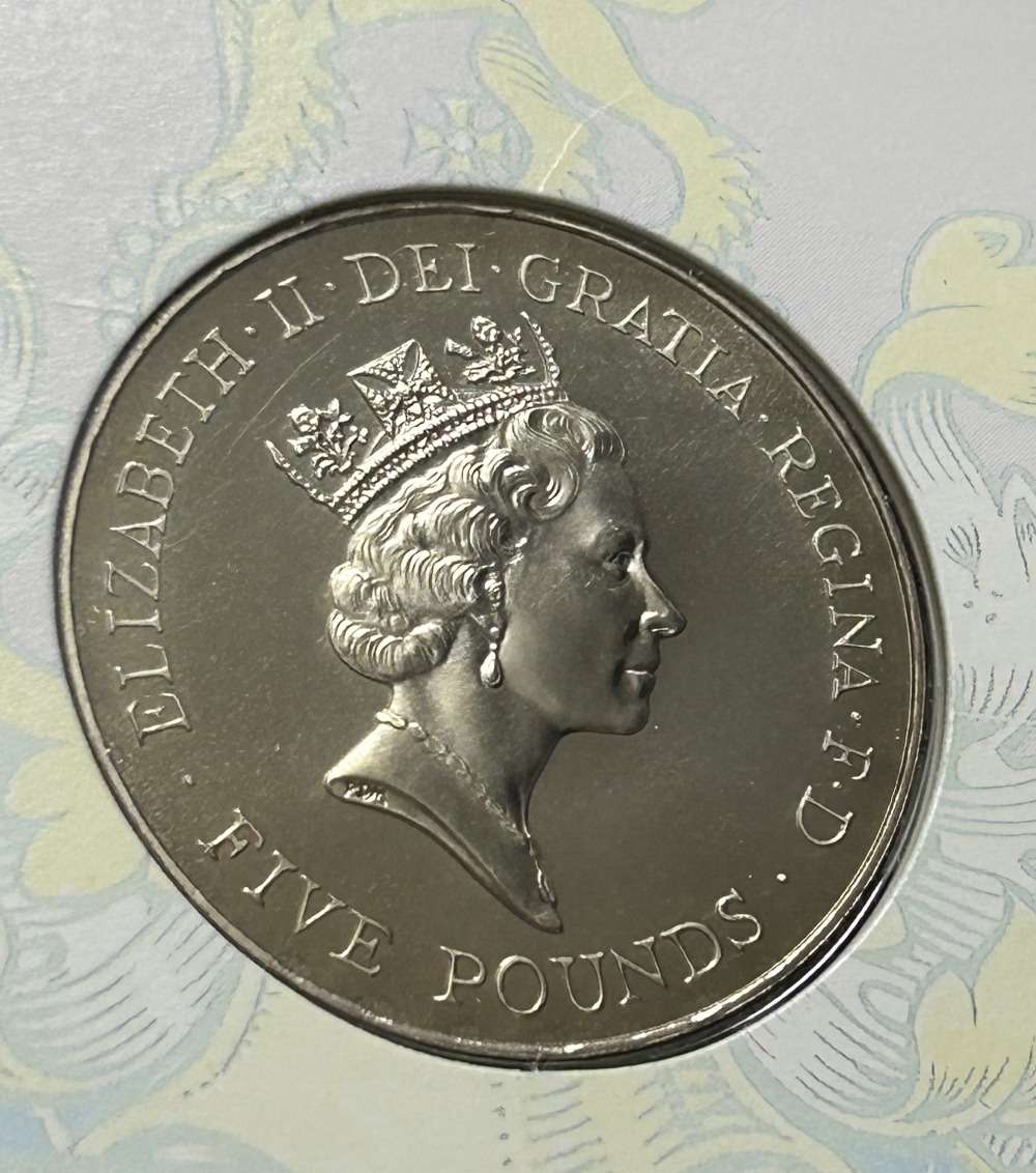 England 5 £ Proof set 70th Birthday Elizabeth Mint pack set Gem unc condition - Image 4