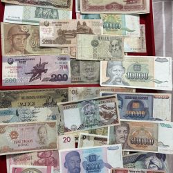 Alternative view of Foreign All 100 Different note World Note Collection