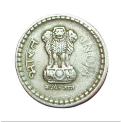 Alternative view of 5 Rupees Cu/Ni Year 2002 RETAINED BROKEN DIE & DIE CUD Error in Collectable Grade.