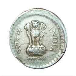 Alternative view of 5 Rupees Cu/Ni Year 1992 BROAD STRUCK OFF CENTER Error "Big Size" in Collectable Grade.