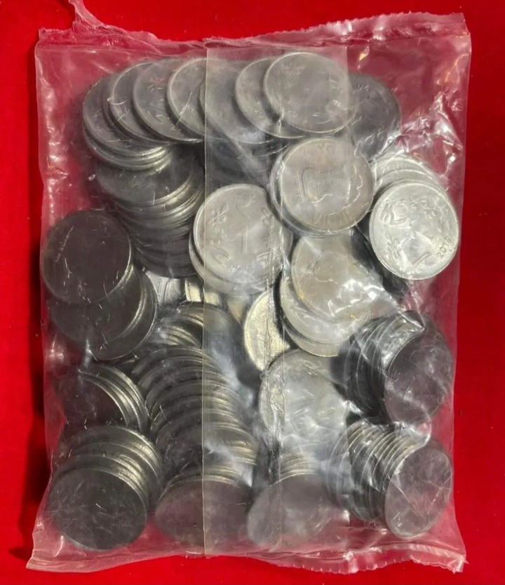 Extremely Rare 1 Rupee RBI Seal 100 Coin Pouch 2019 Noida Mint Top Luster Dot Mark Definitive Issue - Image 3