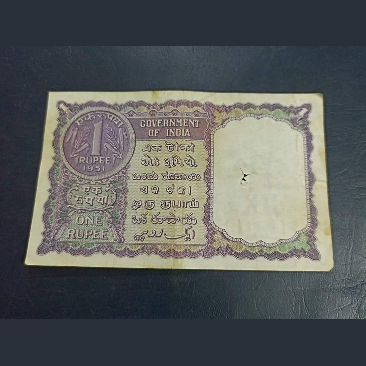 Rare Rare Government of India Scare year 1951 Governor H M PATEL 1₹ note Condition as per image - Image 2