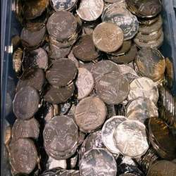 Alternative view of Two Rs SCARE UNC GEM COPPER NICKEL FOREIGN MINT YEAR 2000