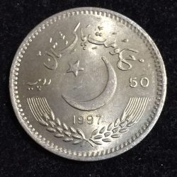 Alternative view of Pakistan 50 Rupees (1997) 50 Years of Independence Commemorative issue (Weight 20g) UNC Coin #D-194