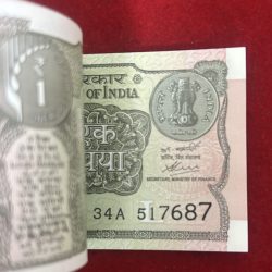 Alternative view of Reverse 786 2020 One Rupees serial packet with( 517 687)fancy number unc packet