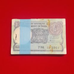 One Rs Small Coin Pkt Finance Secretary S.venketraman Year 1986 Full Pkt 213501