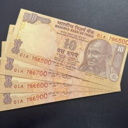 10rs rare issue 2016 telescopic only 3 issues printed 00A. 01A and 02A. Each note rs600 only