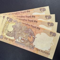 Alternative view of 10rs rare issue 2016 telescopic only 3 issues printed 00A. 01A and 02A. Each note rs600 only