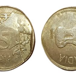 5 Rupees Ni/Brs Year 2014 DIE CUD EXTRA METAL, RETAINED BROKEN DIE & CLOCK ROTATION Multiple Errors **RARE** High Collectable Grade.