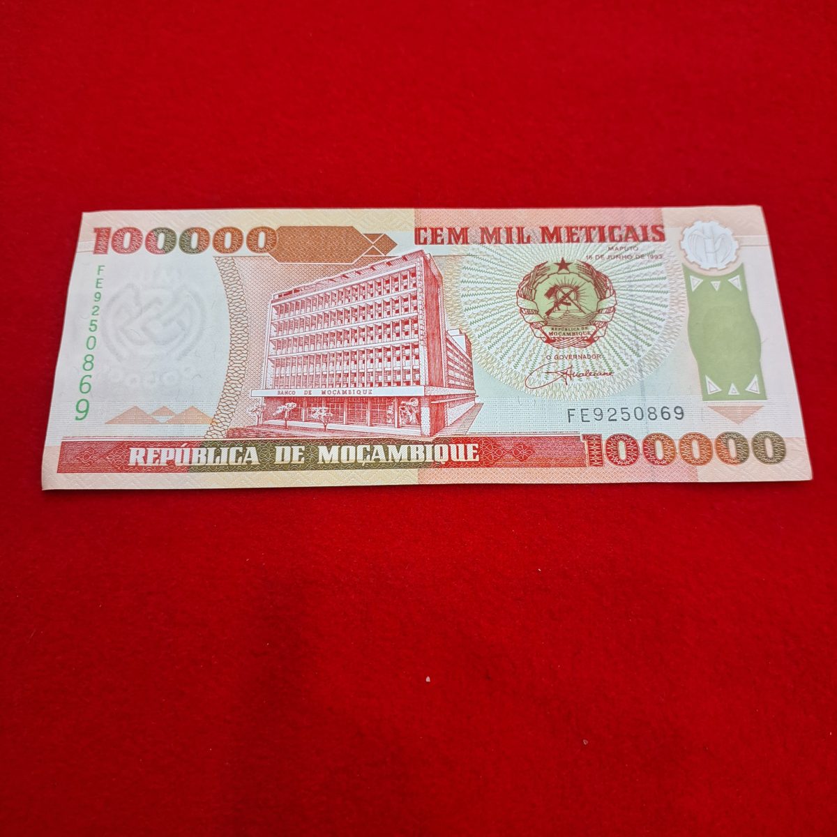 100000 METICAIS MOCAMBIQUE GEM UNC CONDITION