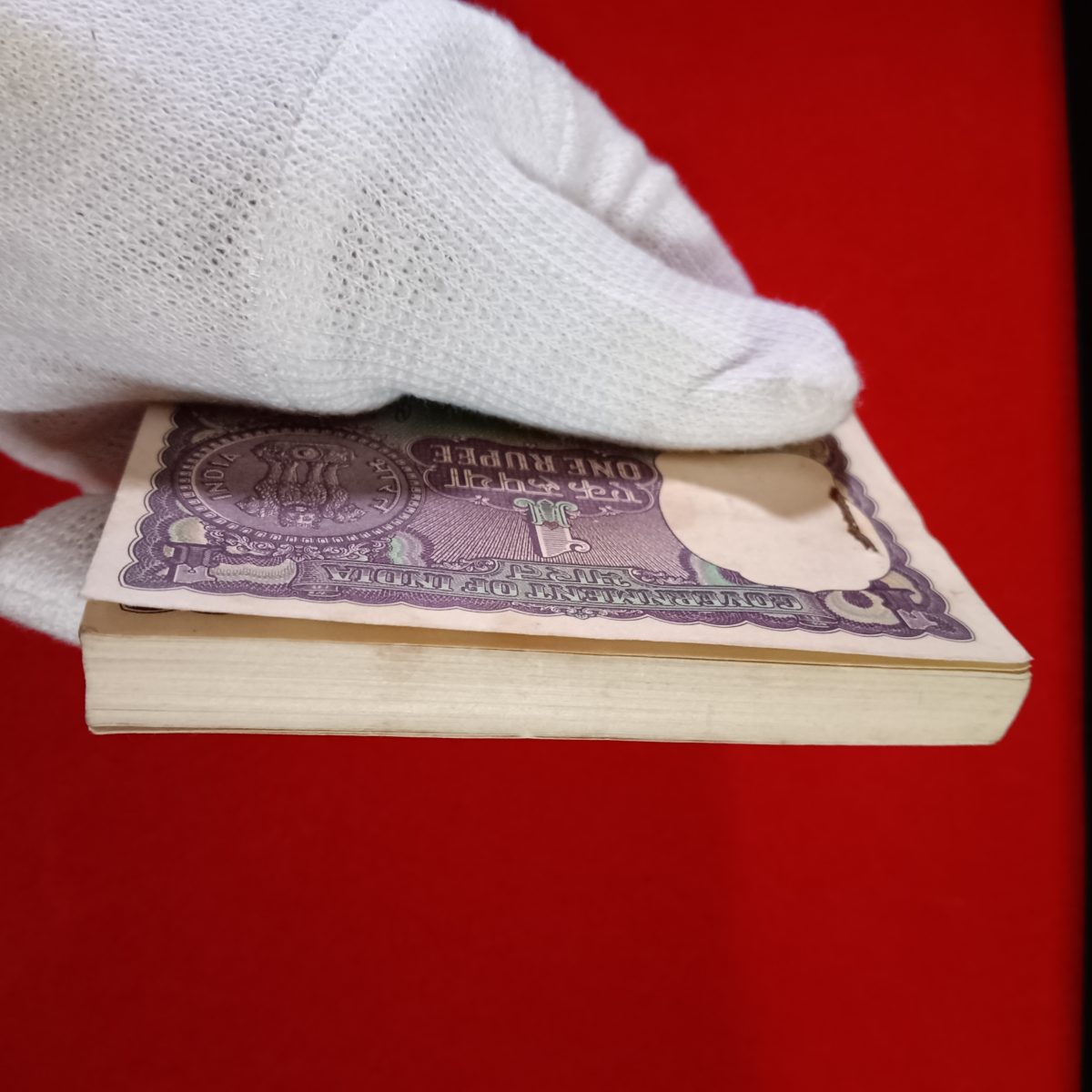 One Rs Big Coin Bundle Finance Secretary RN Malhotra Year 1980 Choclate Condition Pkt 923401 - Image 4