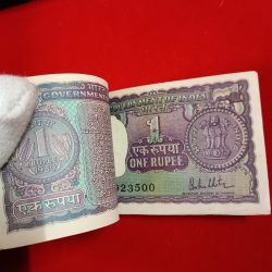 Alternative view of One Rs Big Coin Bundle Finance Secretary RN Malhotra Year 1980 Choclate Condition Pkt 923401