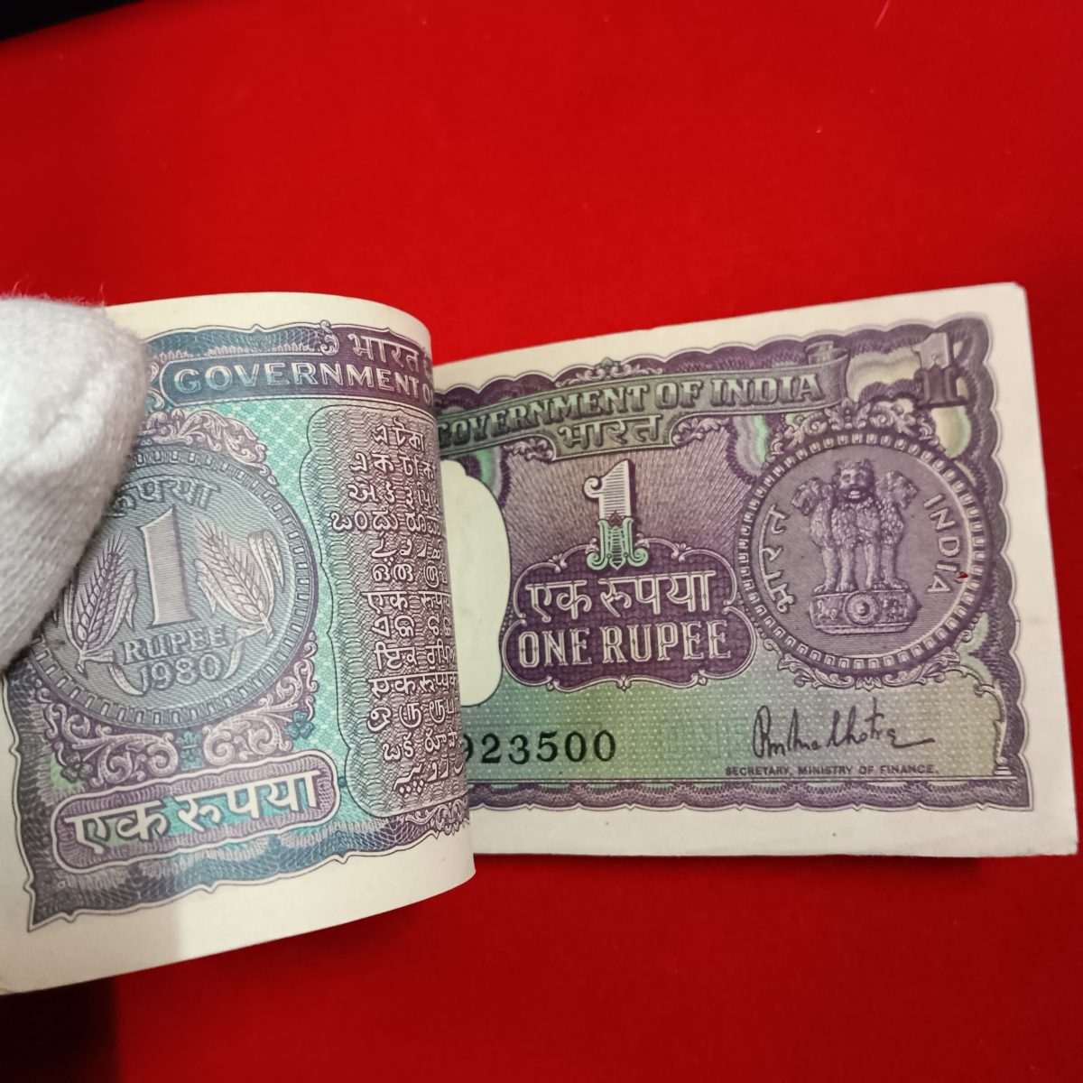 One Rs Big Coin Bundle Finance Secretary RN Malhotra Year 1980 Choclate Condition Pkt 923401 - Image 2