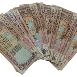 10 Rupees Old PEACOCK Issue Different Signatures M.NARASHIMHAN, S.JAGANNATHAN, K.R PURI, MANMOHAN SINGH Mixed Lot 33 Notes **RARE** Used Conditions.