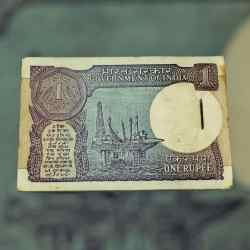 Alternative view of Re 1 INDIA BANKNOTE SERIAL BUNDLE Signed by MANKET SINGH AHLUWALIYA Inset PLAIN YEAR 1991 UNIQUE AND RARE