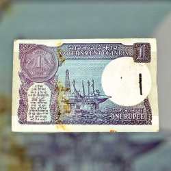 Alternative view of Re 1 India Banknote Serial Bundle Signed By S Venkataraman 1985 Small Coin Issue with 786 Serial Inside Unique and Rare