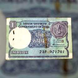 Re 1 India Banknote Serial Bundle Signed By S Venkataraman A Inset 1986 Small Coin Issue with 786 Serial Inside Unique and Rare